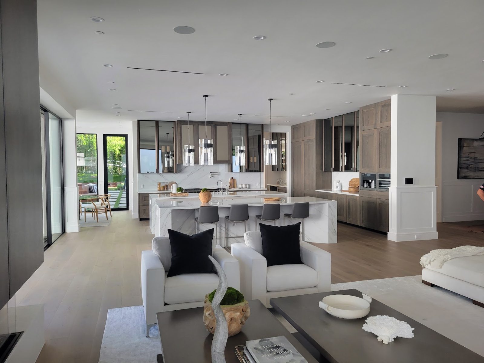 Great room opening to the terrace — Boca de Canon custom home build in Brentwood, Los Angeles