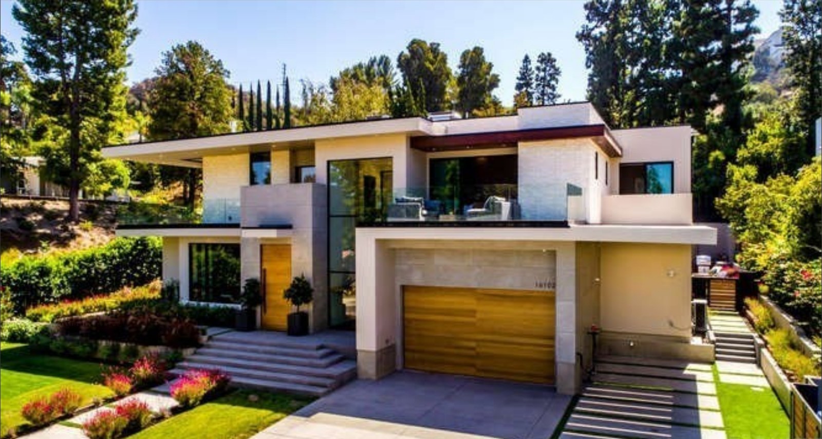 Front elevation of a modern custom home on Sandy Lane in Los Angeles