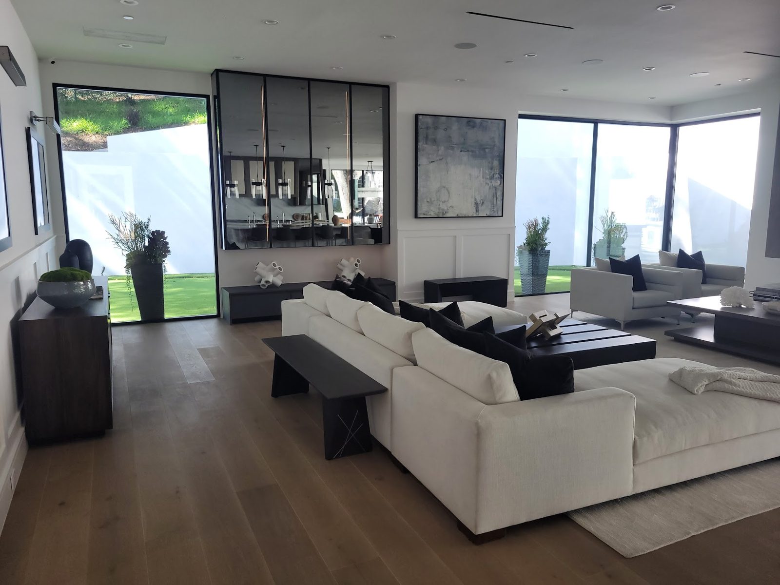 Open living room with floor-to-ceiling glass — Boca de Canon custom home build in Brentwood, Los Angeles