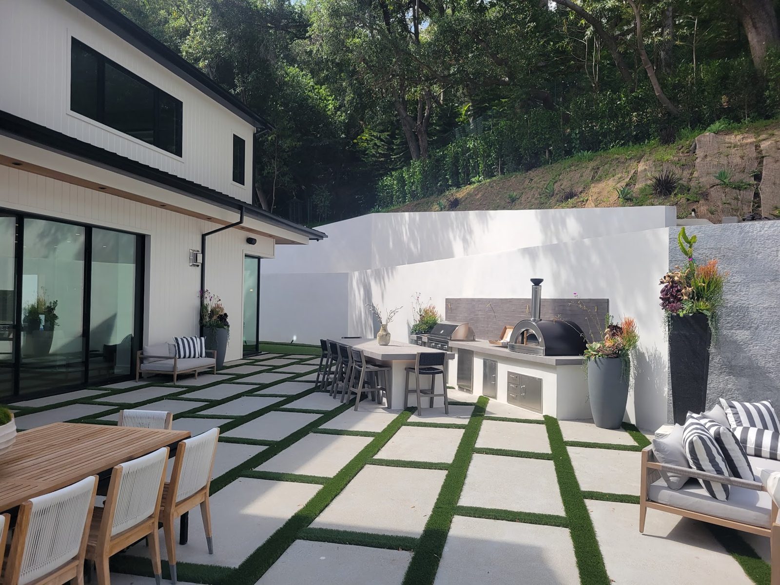 Front elevation of a modern custom home in Brentwood, Los Angeles