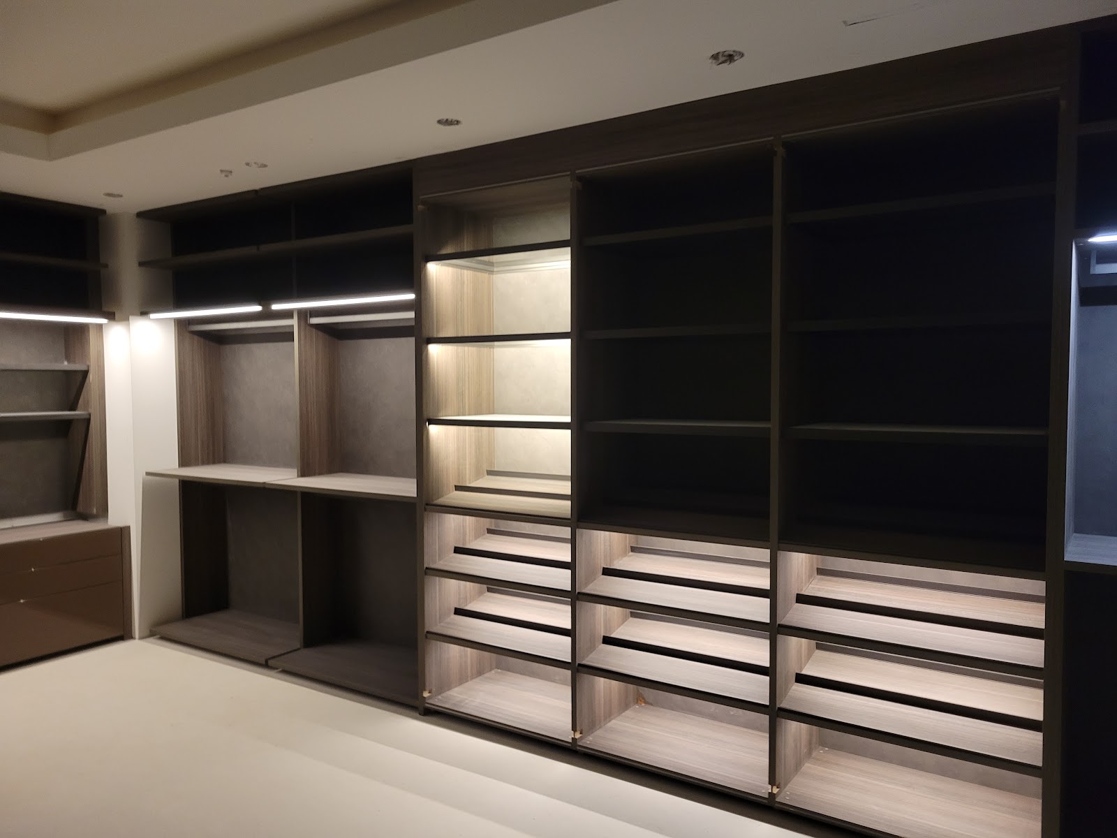 Custom closet built-ins and integrated drawers — Boca de Canon custom home build in Brentwood, Los Angeles