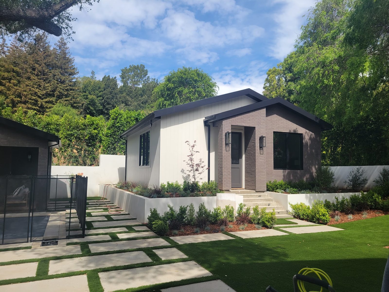 Landscaped garden and lawn at a Brentwood custom home